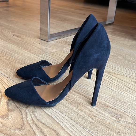 Nasty Gal Black Pointy Toe Heels - Picture 3 of 6